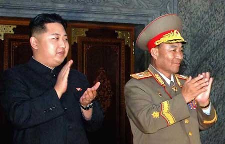 King Jong Un và cựu Tổng tham mưu trưởng Triều Tiên mới bị cách chức
